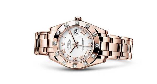 Rose golden materials used in Swiss fake watches can present ladies' soft character.