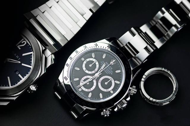 Panda Daytona fake watches are popular recently.