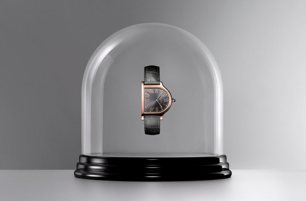 The 18k rose gold fake watch has a black dial.